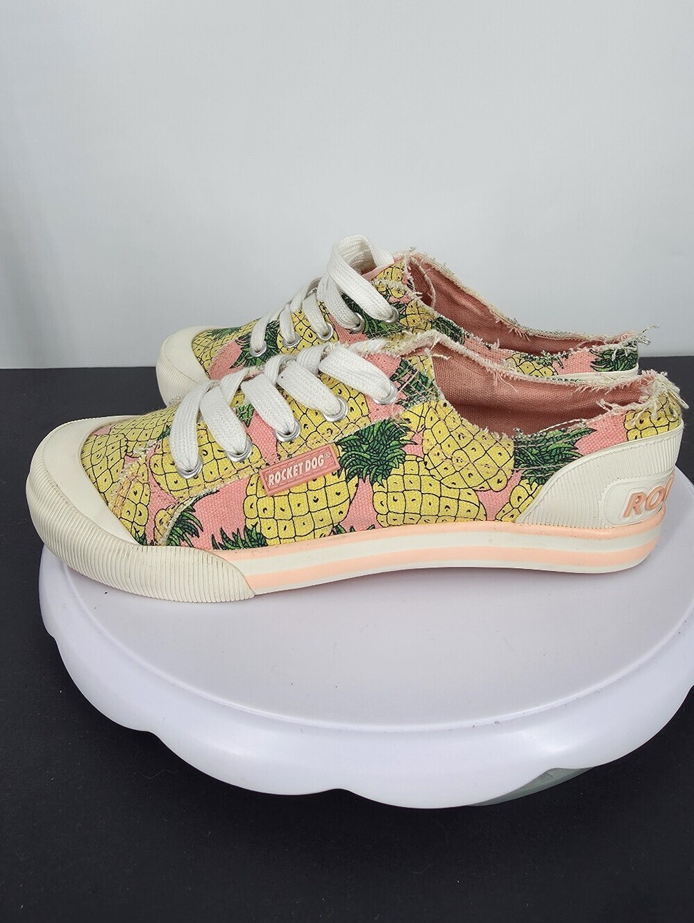 Rocket Dog Jazzin Pineapple Canvas Sneakers Womens Size 6 Frayed Low Top Pink